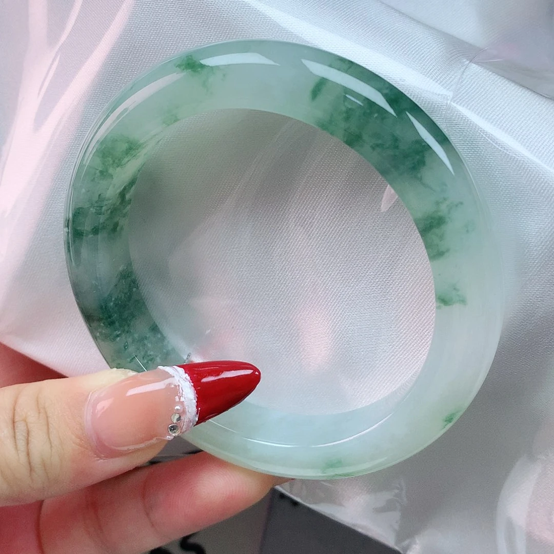 翡翠手镯未镶嵌55圈