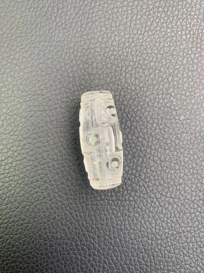 一个精美的白水晶天珠吊坠