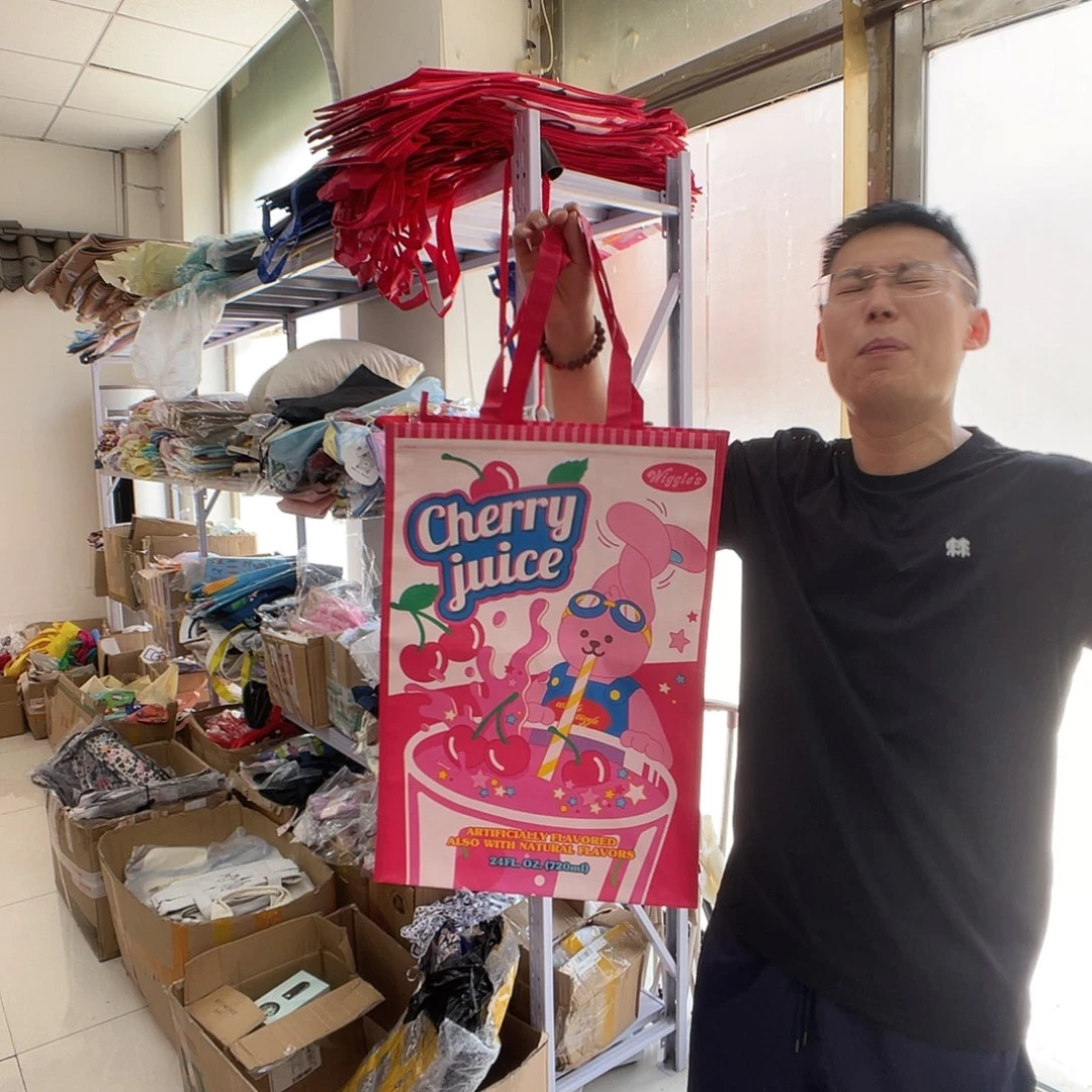 PU化妆包等各种产品和