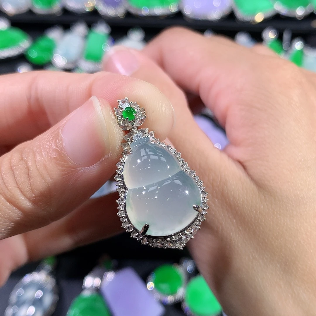 翡翠18K金镶嵌颈饰