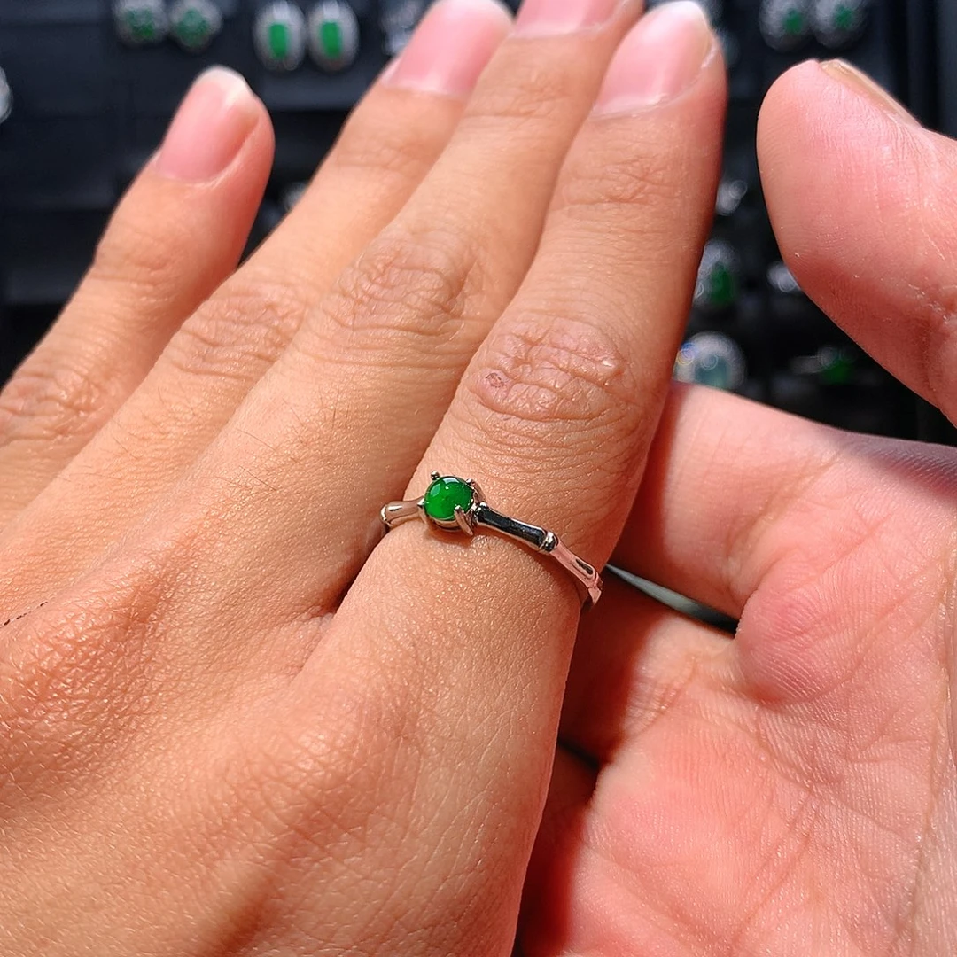 翡翠未镶嵌戒指戒指