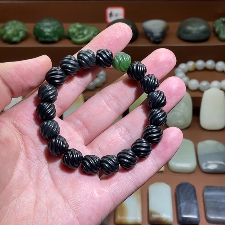 凡***天和田玉未镶嵌颈饰