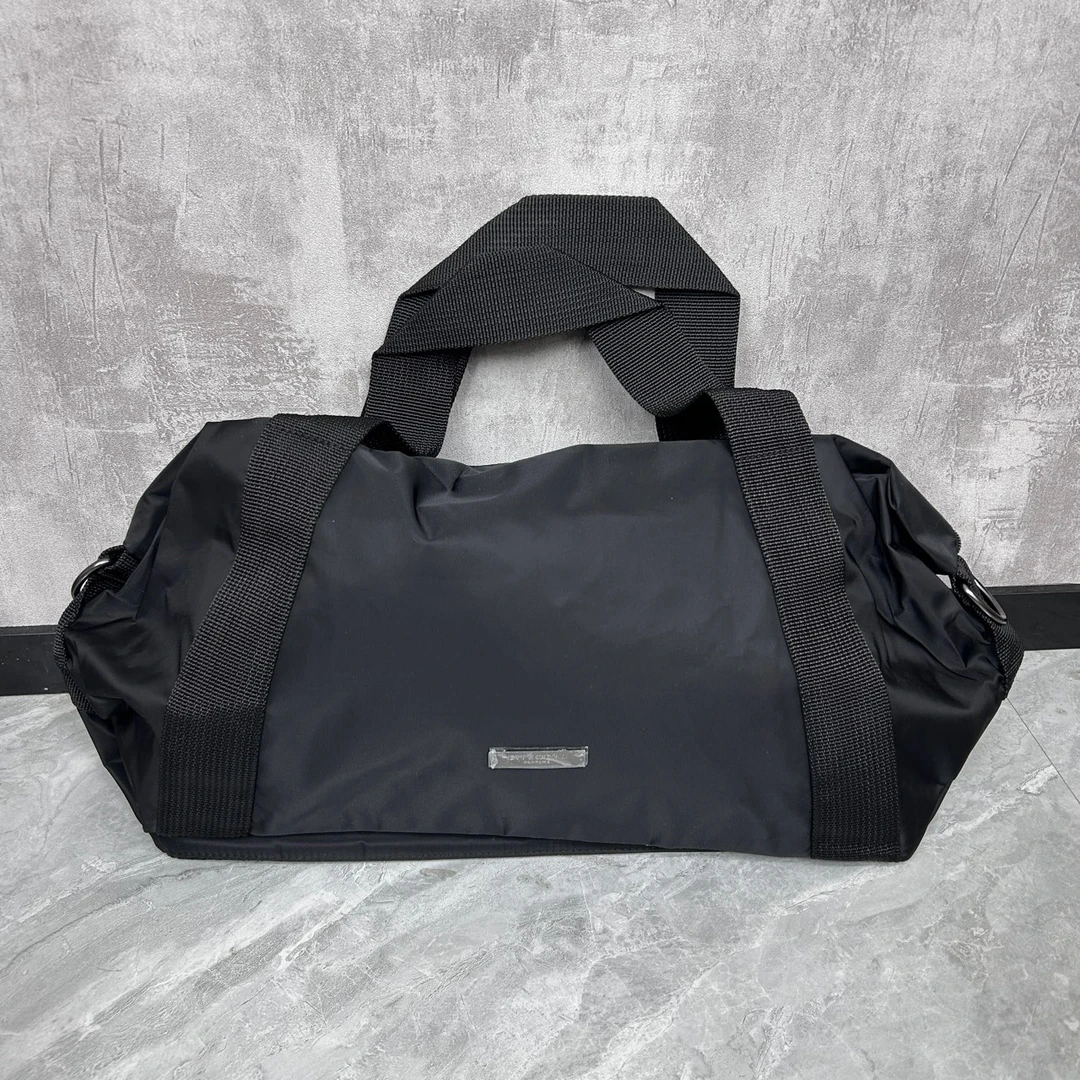 全新未使用 Givenchy/纪梵希 大容量健身经典运动挎包