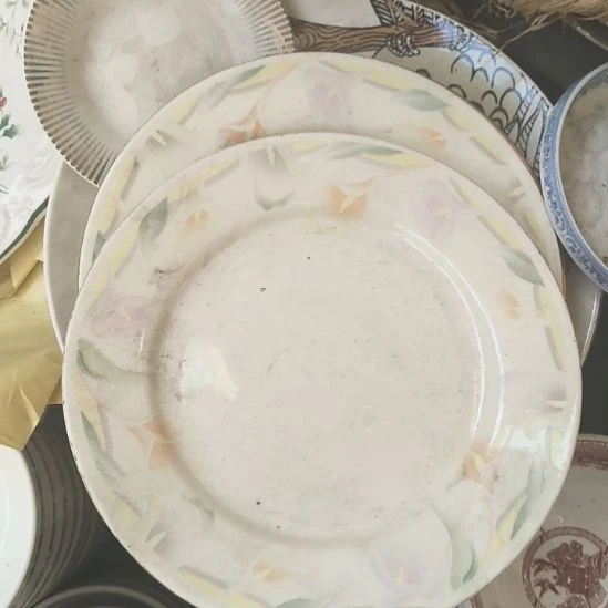 象牙瓷平盘两个……！