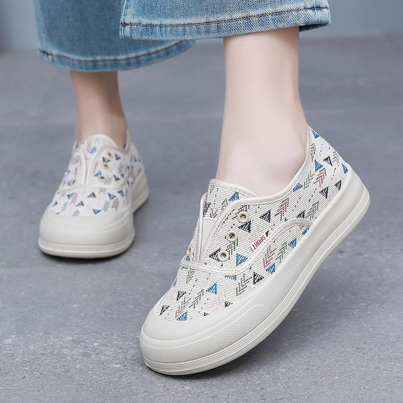 老北京布鞋女鞋2025春季新款平底板鞋厚底软底帆布鞋懒人鞋一脚蹬