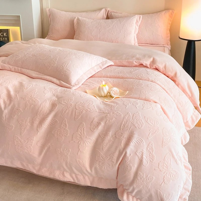 2025新款A类牛奶绒四件套冬季加厚保暖立体雕花宽边被套床上用品