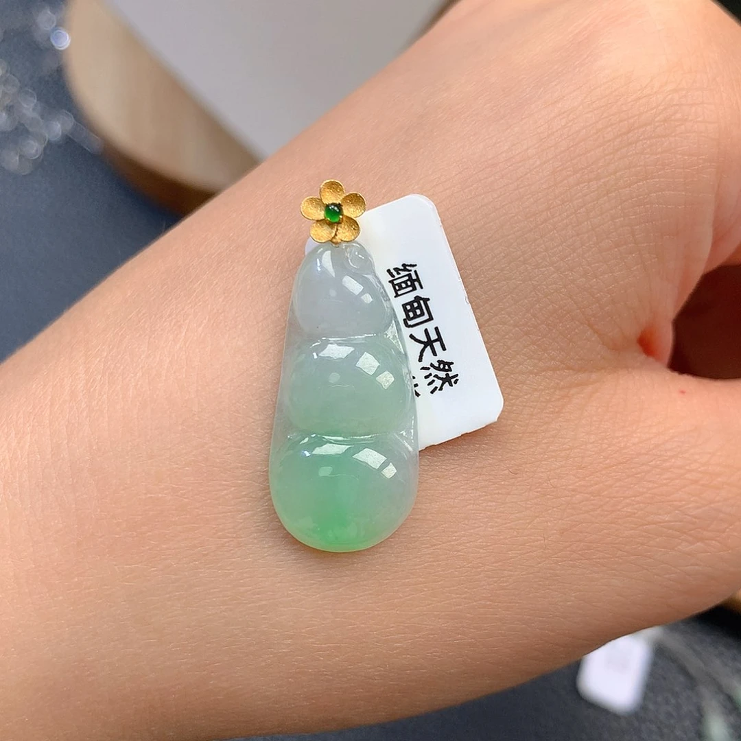 颈饰18K金镶嵌翡翠翡翠