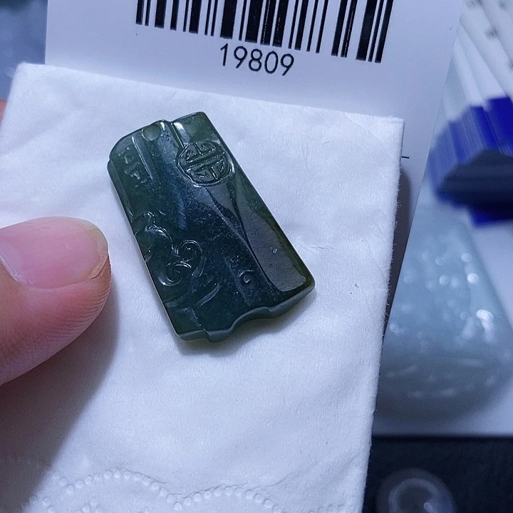 颈饰未镶嵌翡翠天光墟翡翠市场现金代购