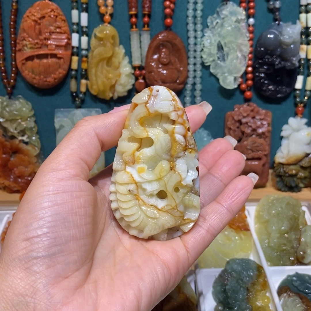 蛇纹石玉未镶嵌颈饰