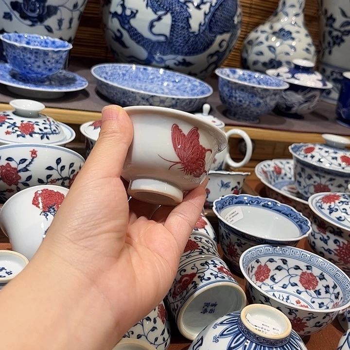 釉里红蝴蝶杯杯杯