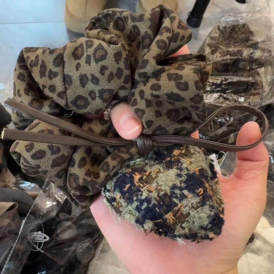 非金属绿色豹纹爱心