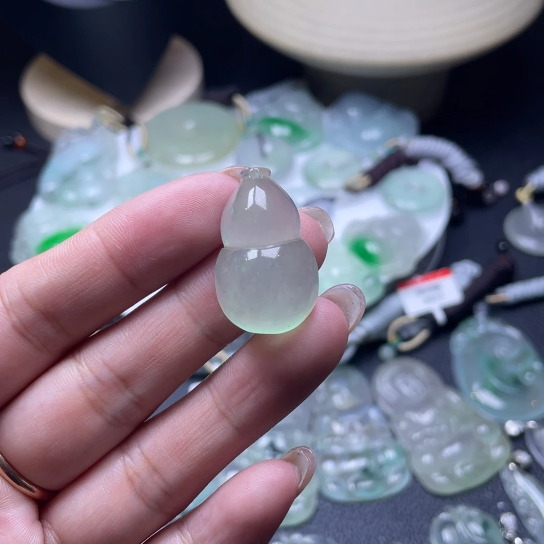 颈饰未镶嵌翡翠