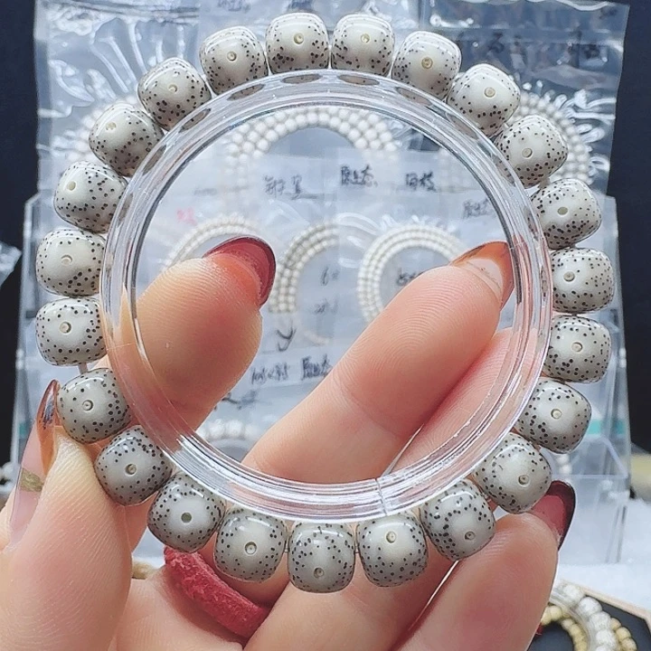 吊坠星月菩提10.9糯冰大眼睛