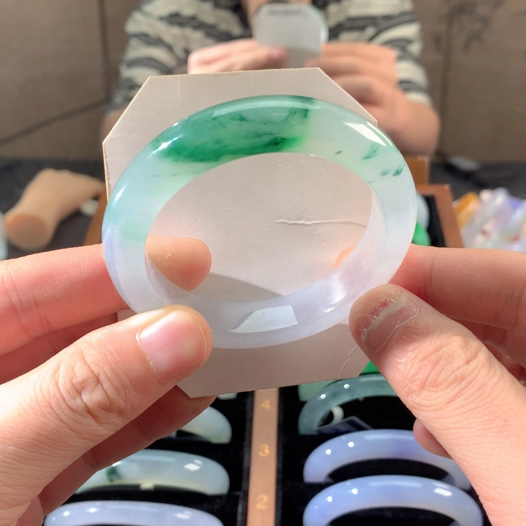 翡翠未镶嵌手镯冰飘绿正圈