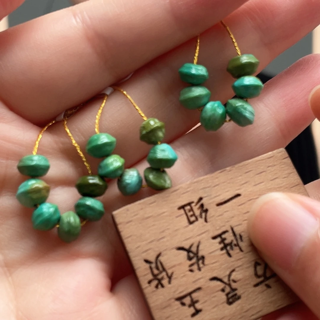 绿松石未镶嵌颈饰