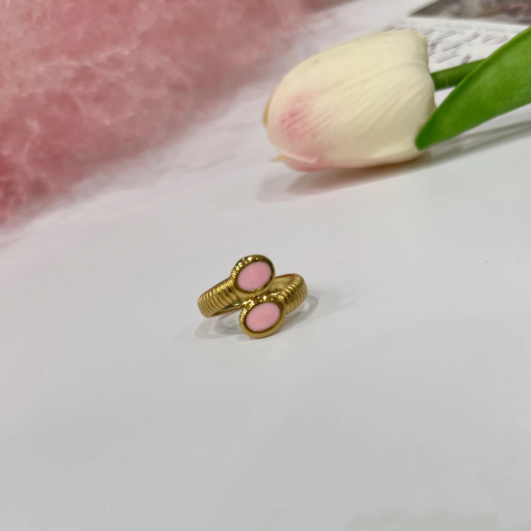 钛钢陶瓷戒指 4063钛钢高级感粉色爱心滴釉开口戒指