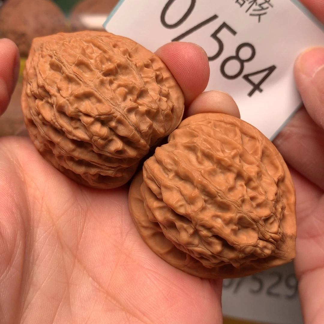 文玩核桃把件毕业金牛39