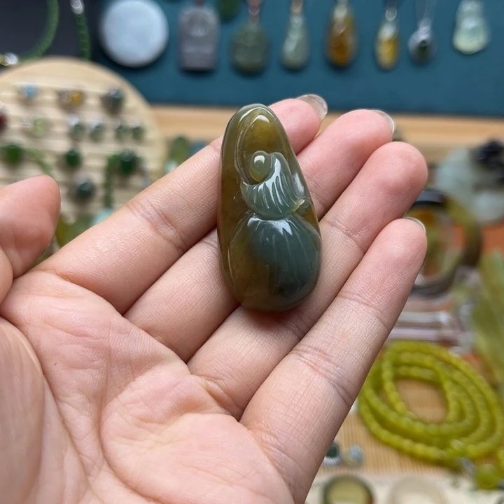 蛇纹石玉未镶嵌颈饰