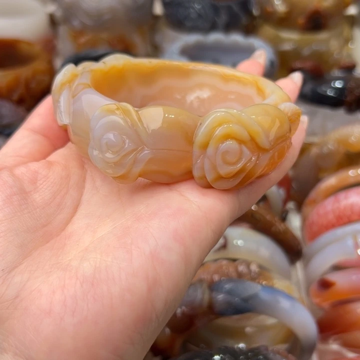 小***姐手镯玛瑙/玉髓未镶嵌一共300