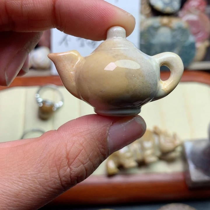 硅化珊瑚（珊瑚玉）颈饰未镶嵌