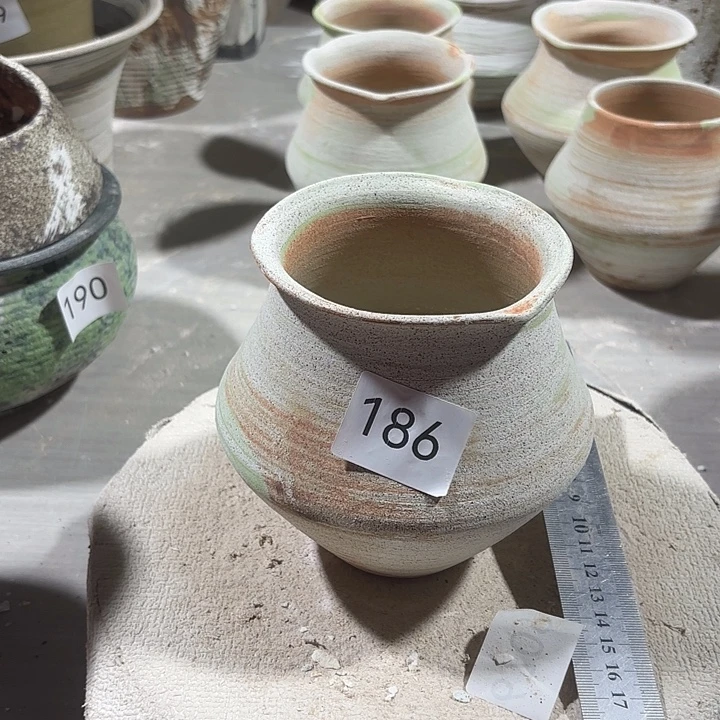 陶摆件高14，口9，有孔，186