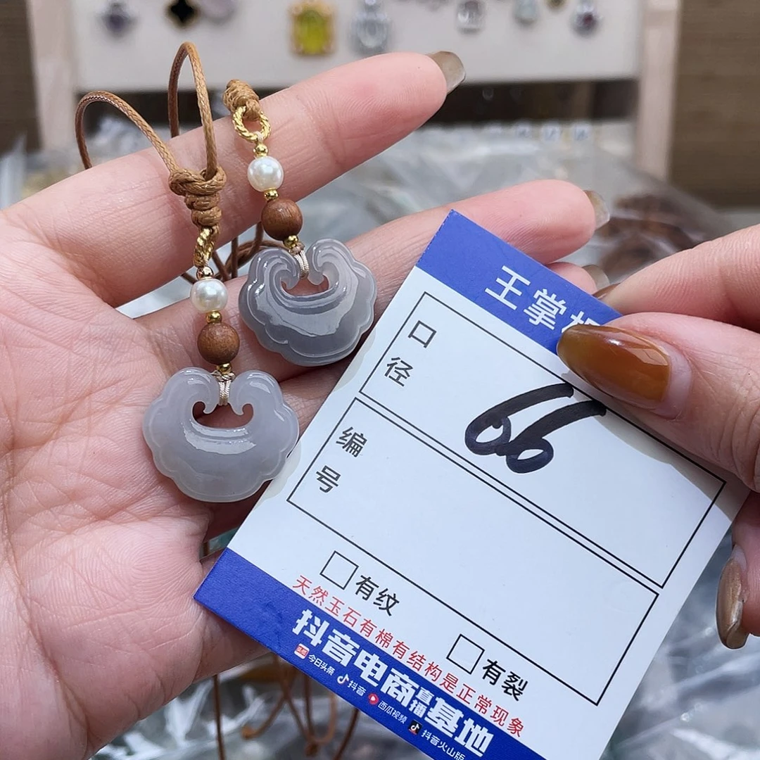 和田玉未镶嵌颈饰多样性，发一件