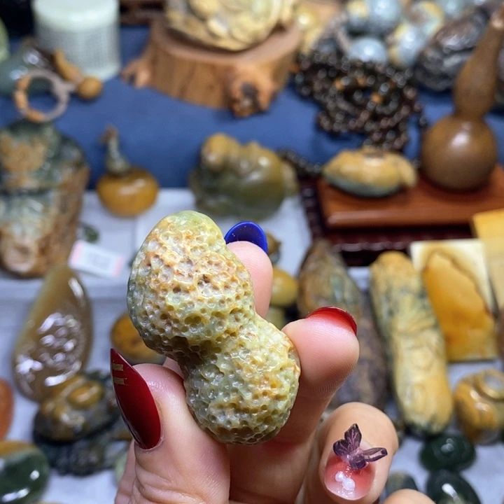 岫岩河磨玉（透闪石质玉）花生未镶嵌