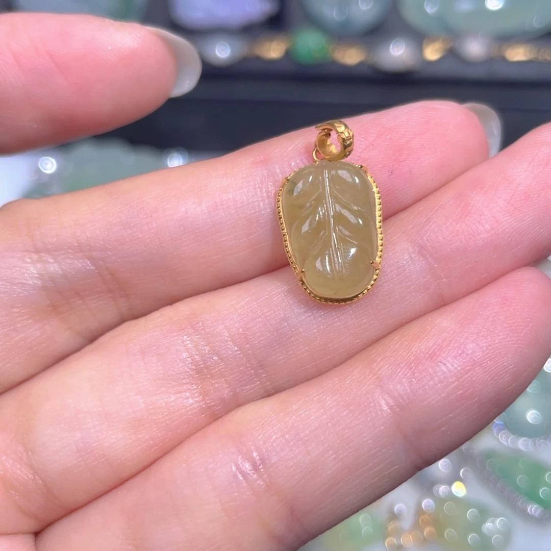 颈饰18K金镶嵌翡翠翡翠