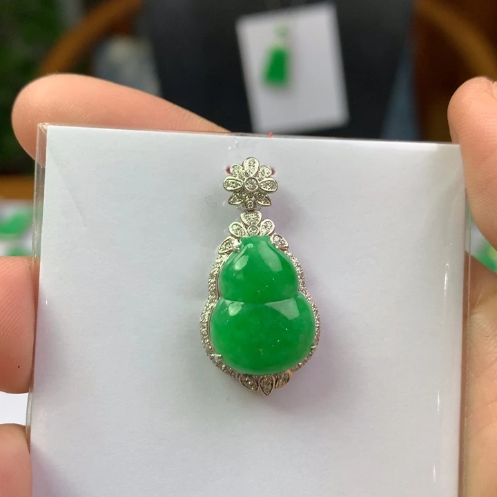 翡翠18K金镶嵌颈饰翡翠吊坠