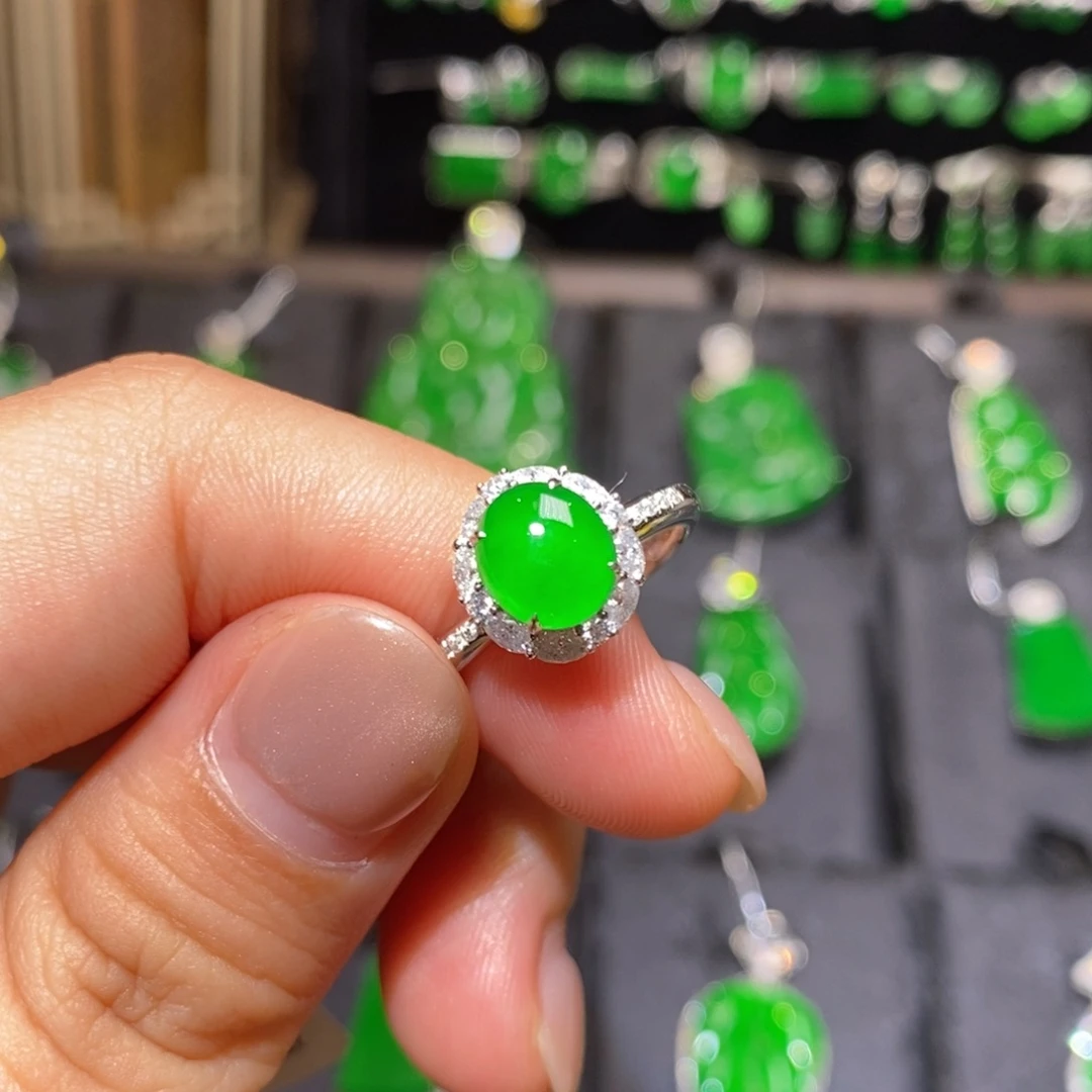 18K金镶嵌戒指翡翠天然翡翠