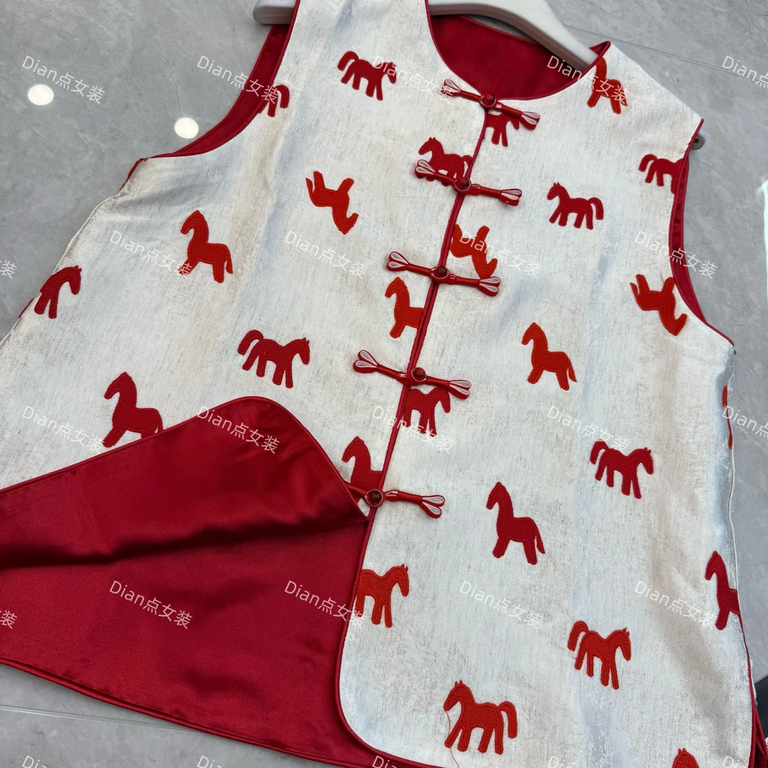 DD25年新年贺岁款时尚设计版盘扣马上有钱刺绣马甲12110