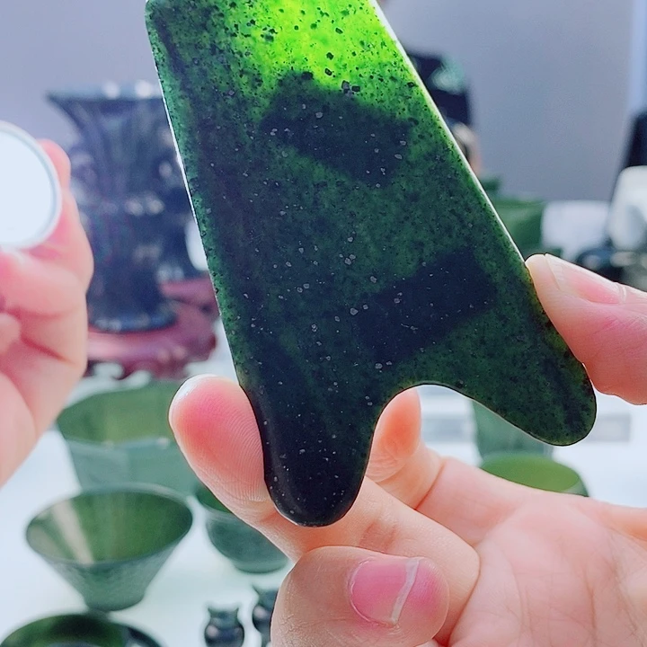 未镶嵌和田玉（青玉）把件