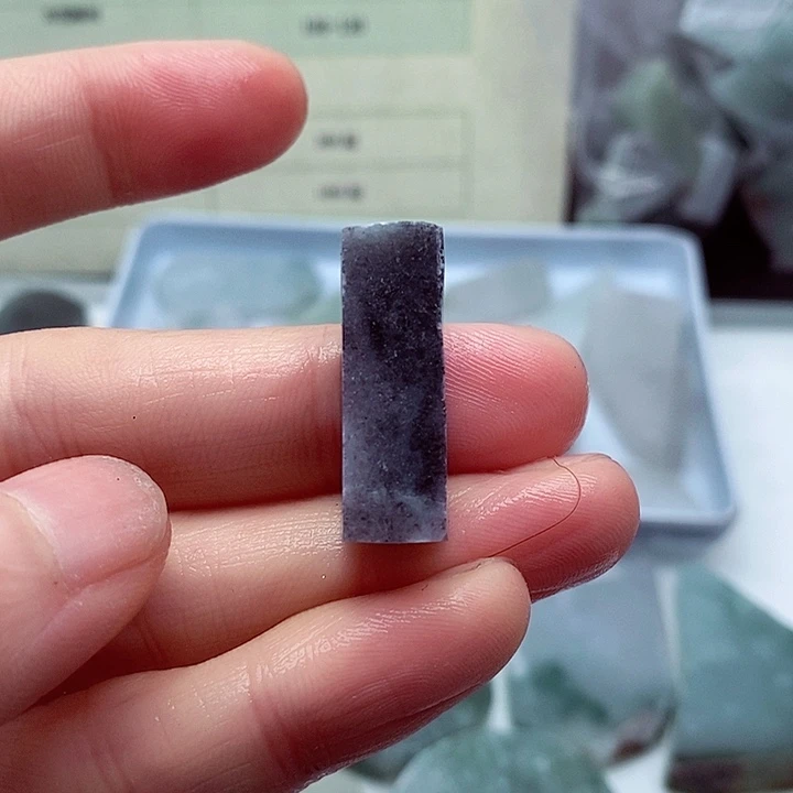 翡翠颈饰未镶嵌缅甸翡翠A货边角