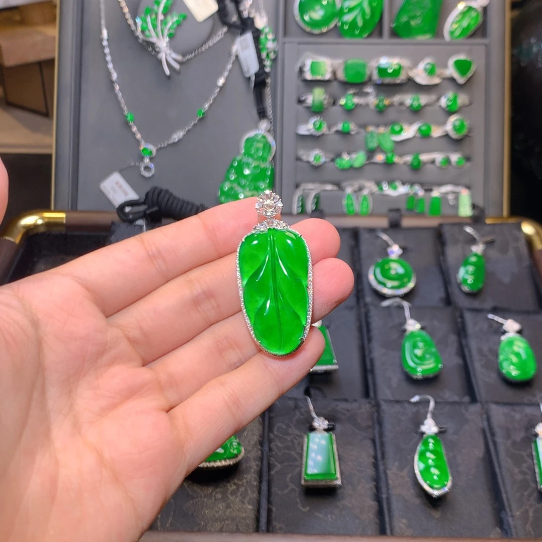 吊坠(不含链)18K金镶嵌翡翠叶子吊坠