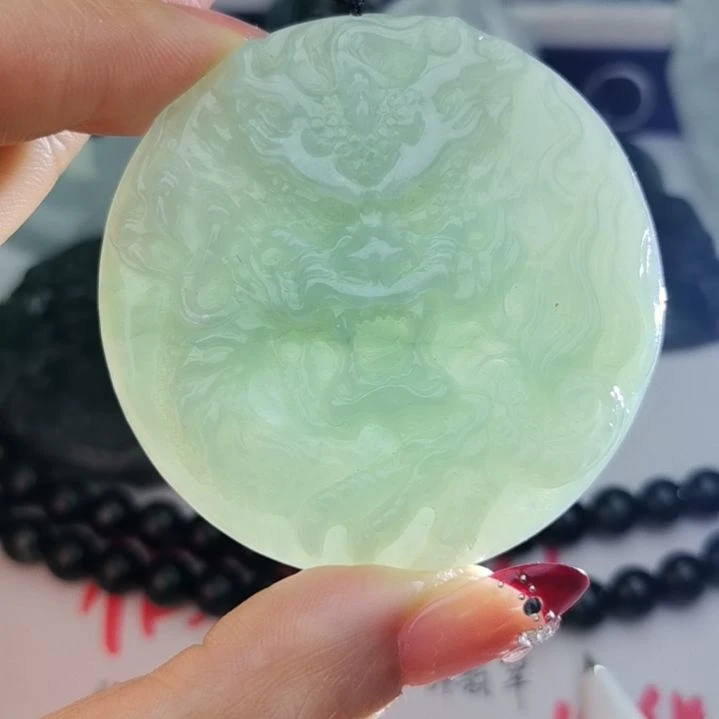 翡翠颈饰未镶嵌天然的A货翡翠