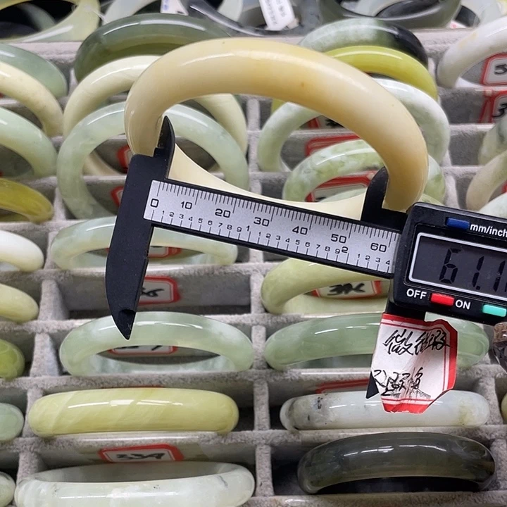 蛇纹石玉未镶嵌手镯336