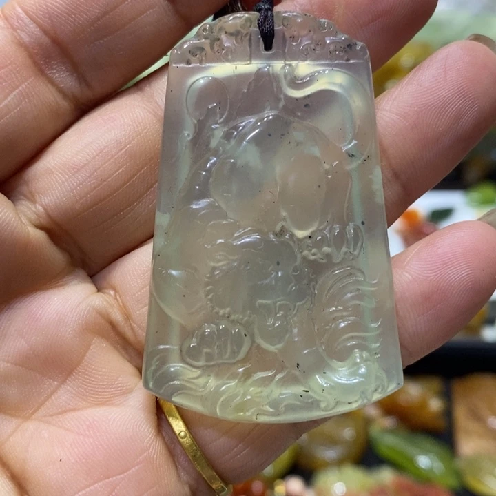 蛇纹石玉未镶嵌挂坠