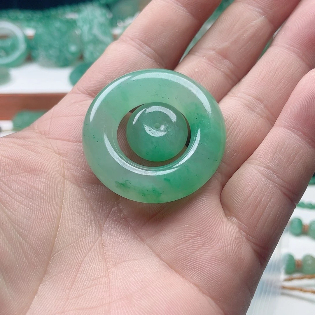 颈饰未镶嵌石英质玉淇*阁