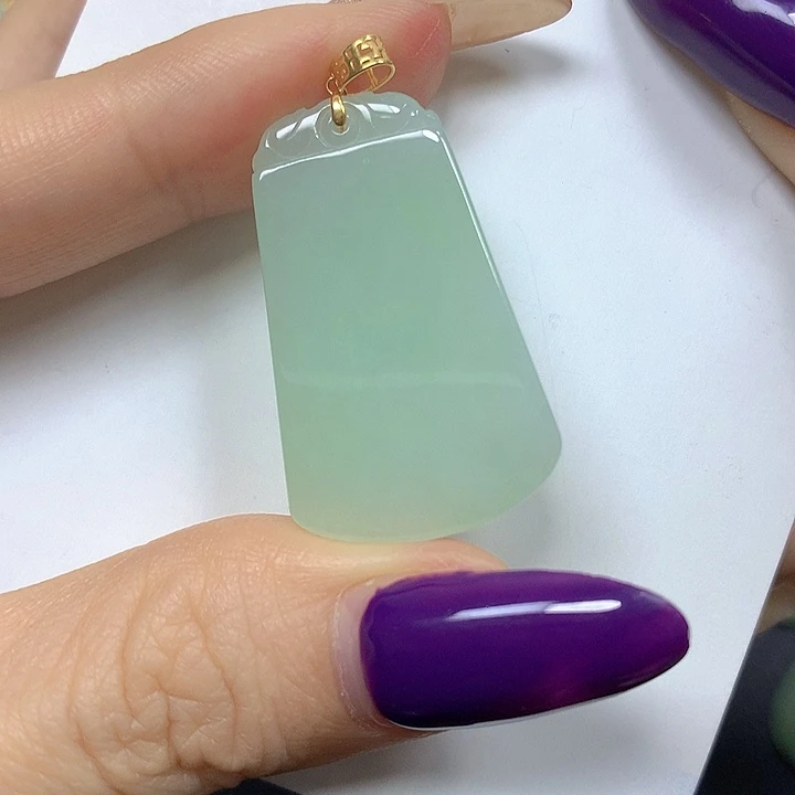 翡翠18K金镶嵌颈饰挂件