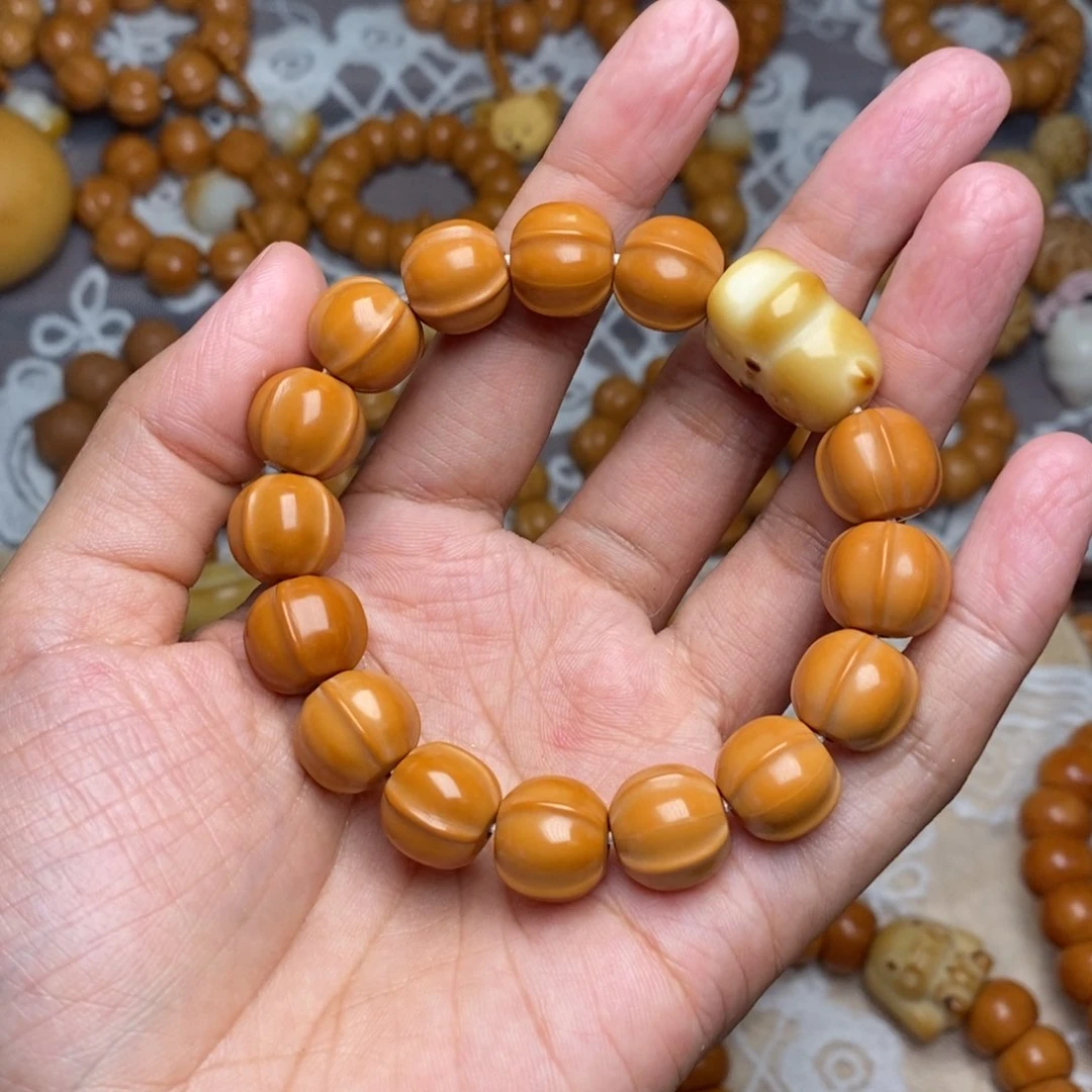 吊坠猴头核桃鲨鱼手串小熊