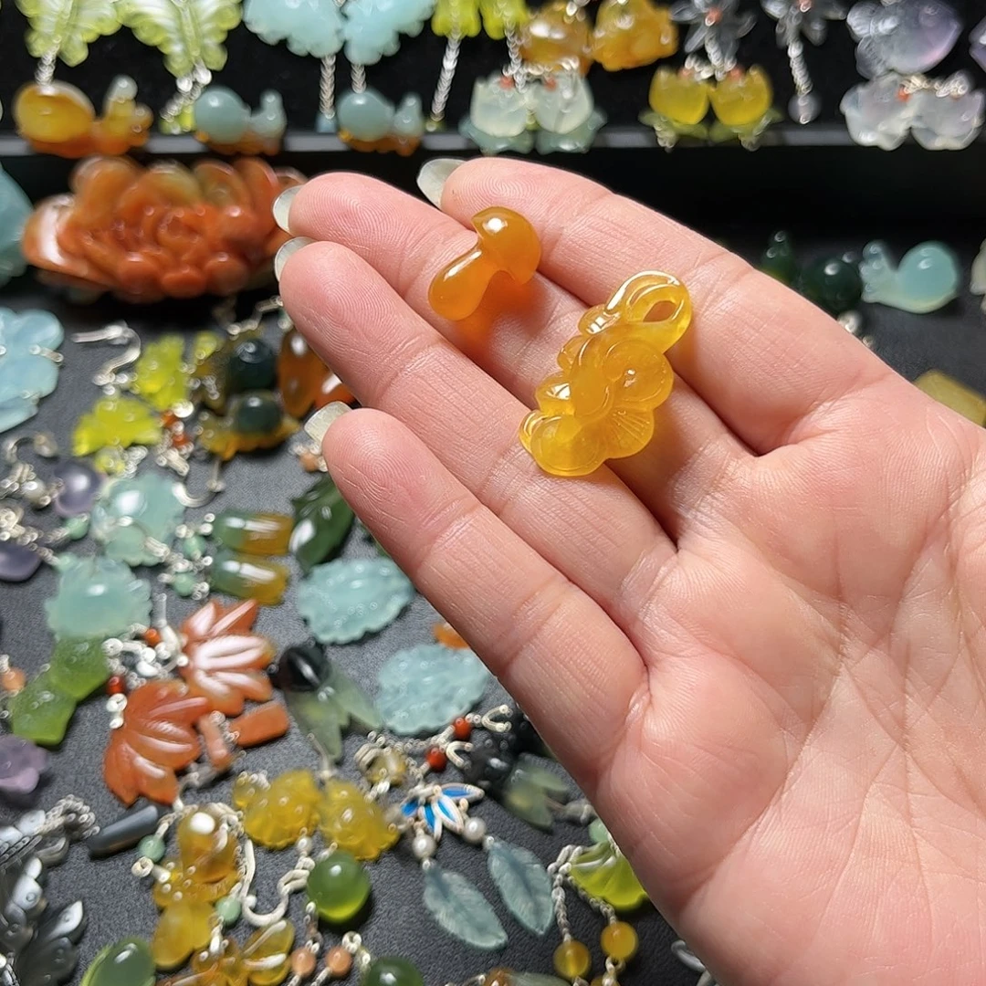 用***3蛇纹石玉未镶嵌耳饰