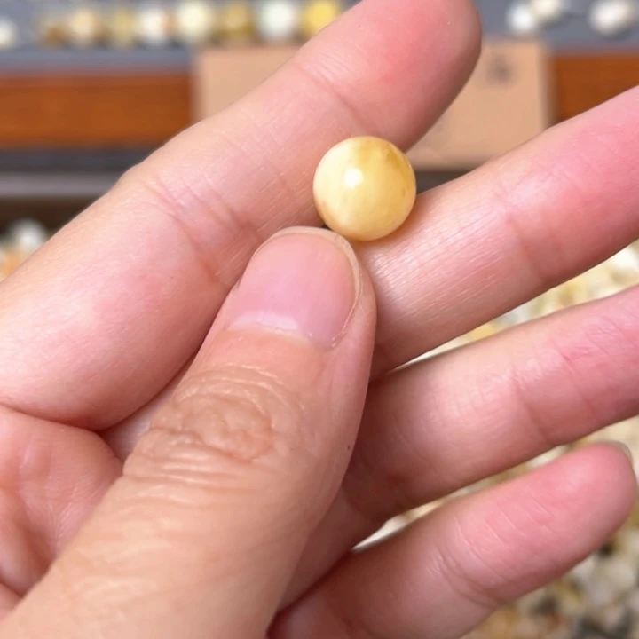 蜜蜡未镶嵌裸石10.4mm一个