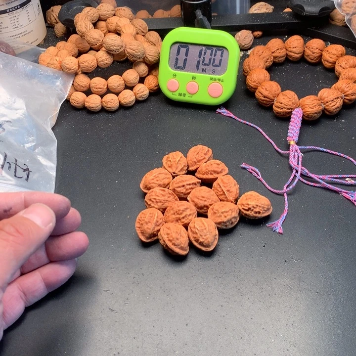 文玩核桃吊坠盐****具野生精品小蓝核桃散籽