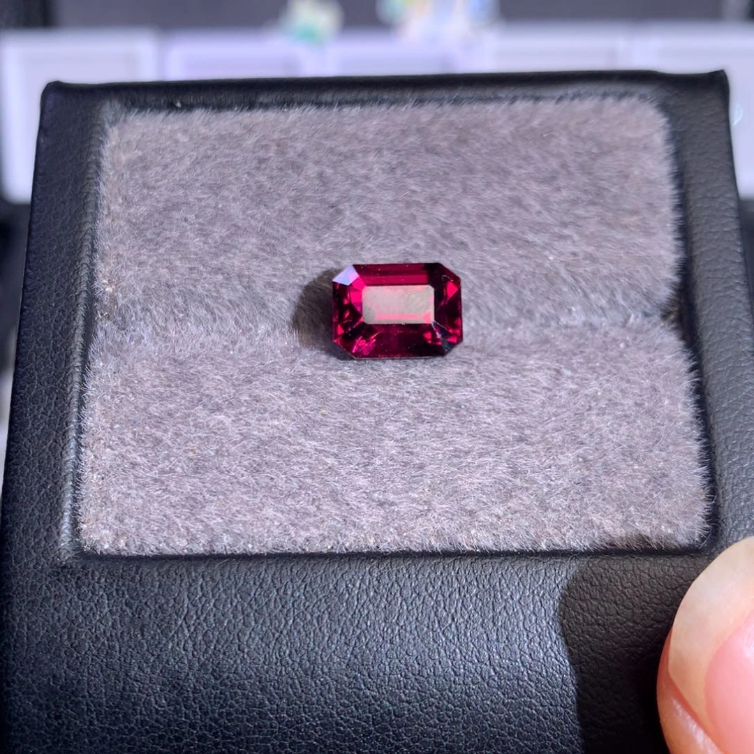 未镶嵌珠宝半成品石榴石（紫牙乌）4.18ct