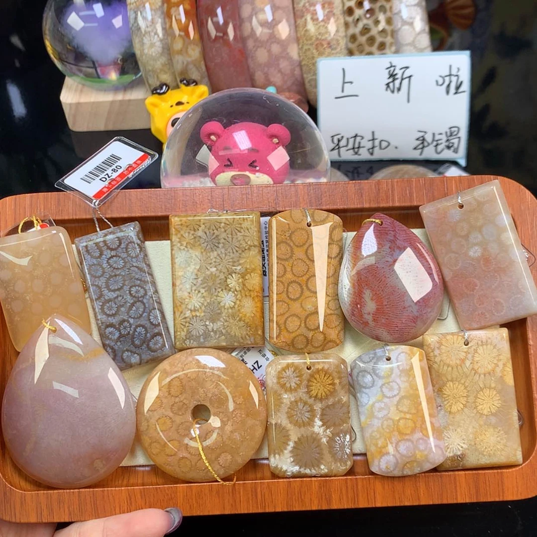 【闪购商品】颈饰未镶嵌硅化珊瑚（珊瑚玉）精品吊坠80一个（60号）