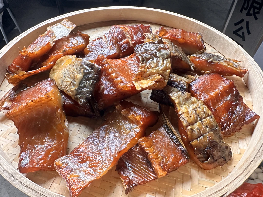 农家自制米糠熏草鱼干（咸鱼烹饪前需泡水）  油炸香辣酒糟鱼 下饭