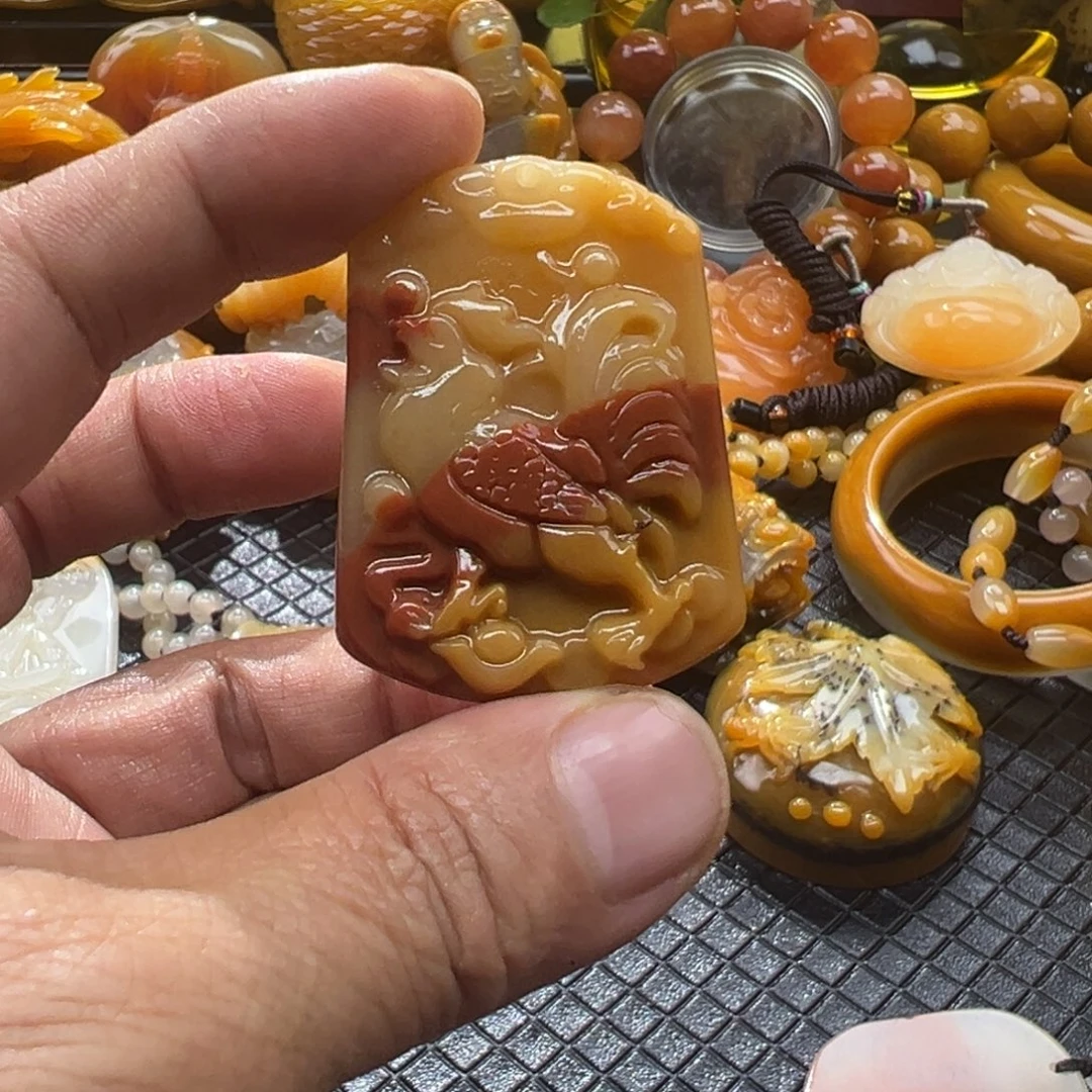 石英质玉未镶嵌颈饰