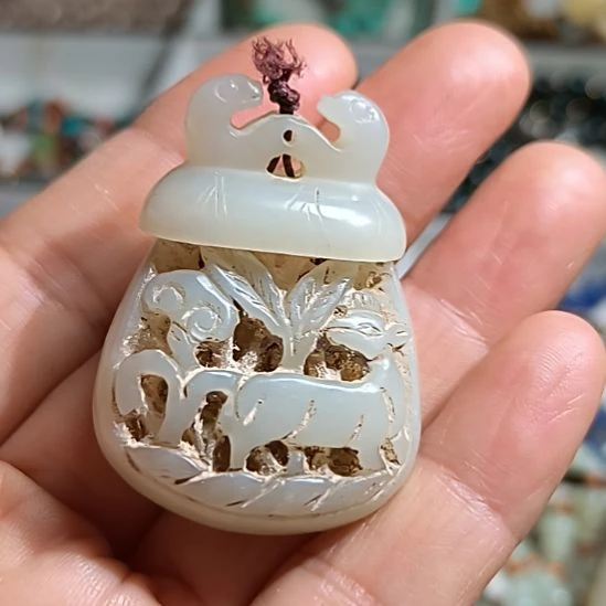 卫***东和田玉（糖玉）未镶嵌挂件