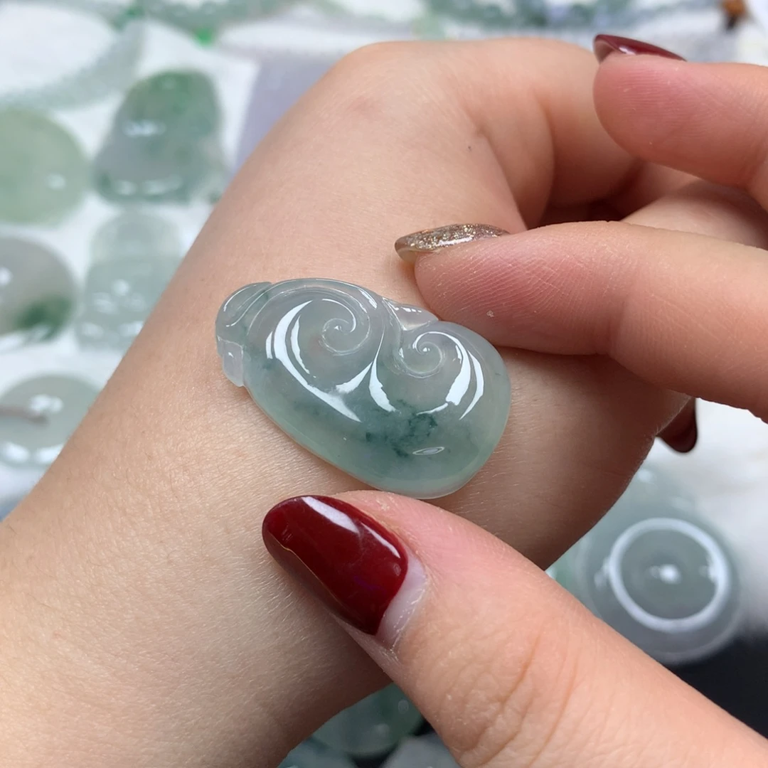 翡翠颈饰未镶嵌如意