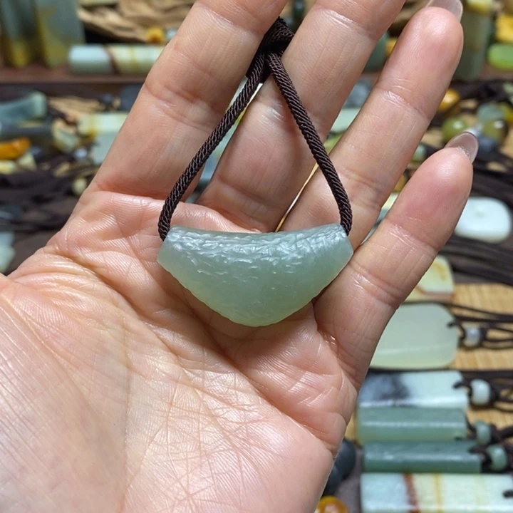 蛇纹石玉未镶嵌挂件